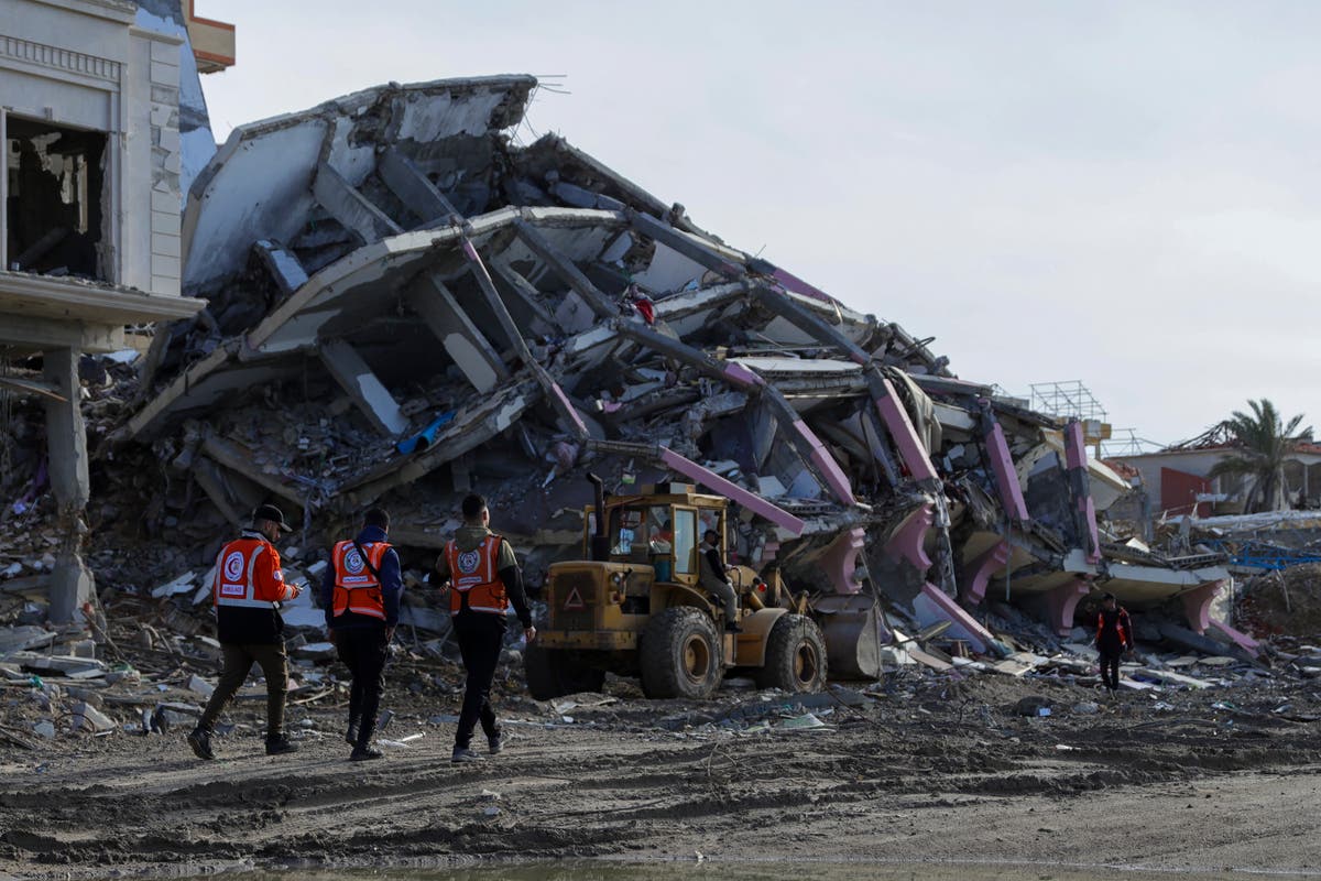 Israeli fire kills 1, wounds 7 as Palestinians are kept out of north Gaza over a ceasefire dispute