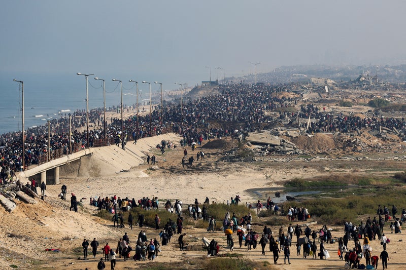 200,000 Palestinians trek home to northern Gaza for first time in more than year