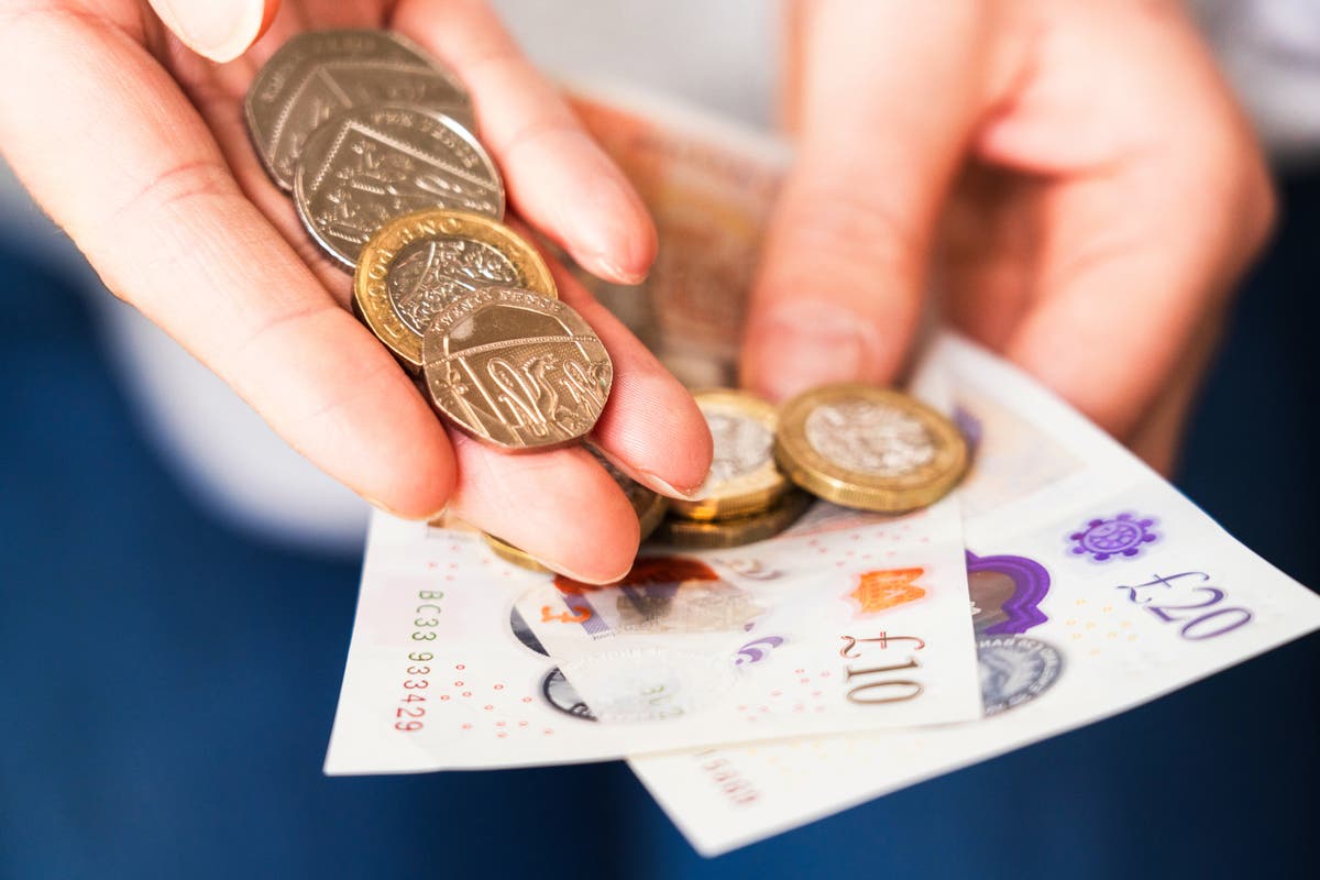 Advertised pay above £40k for first time but ‘salary transparency’ hits record low Advertised pay above £40k for first time but ‘salary transparency’ hits record low