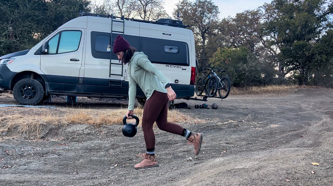 Amanda Capritto demonstrating a single-leg Romanian deadlift
