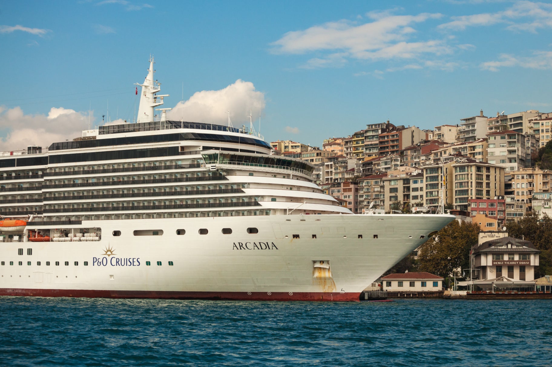 Navegue no Med em um navio somente para adultos com cruzeiros de P&O