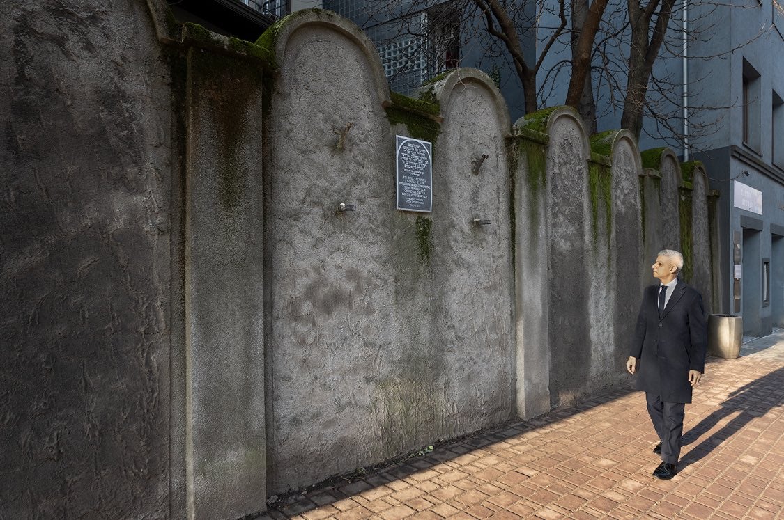 Sadiq Khan visits Krakow ghetto