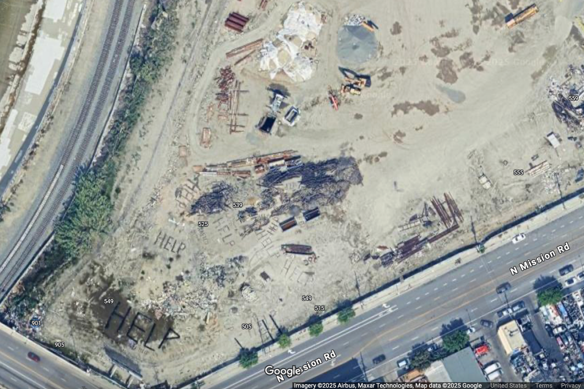 Mysterious ‘HELP’ messages in a Los Angeles yard spotted on Google maps