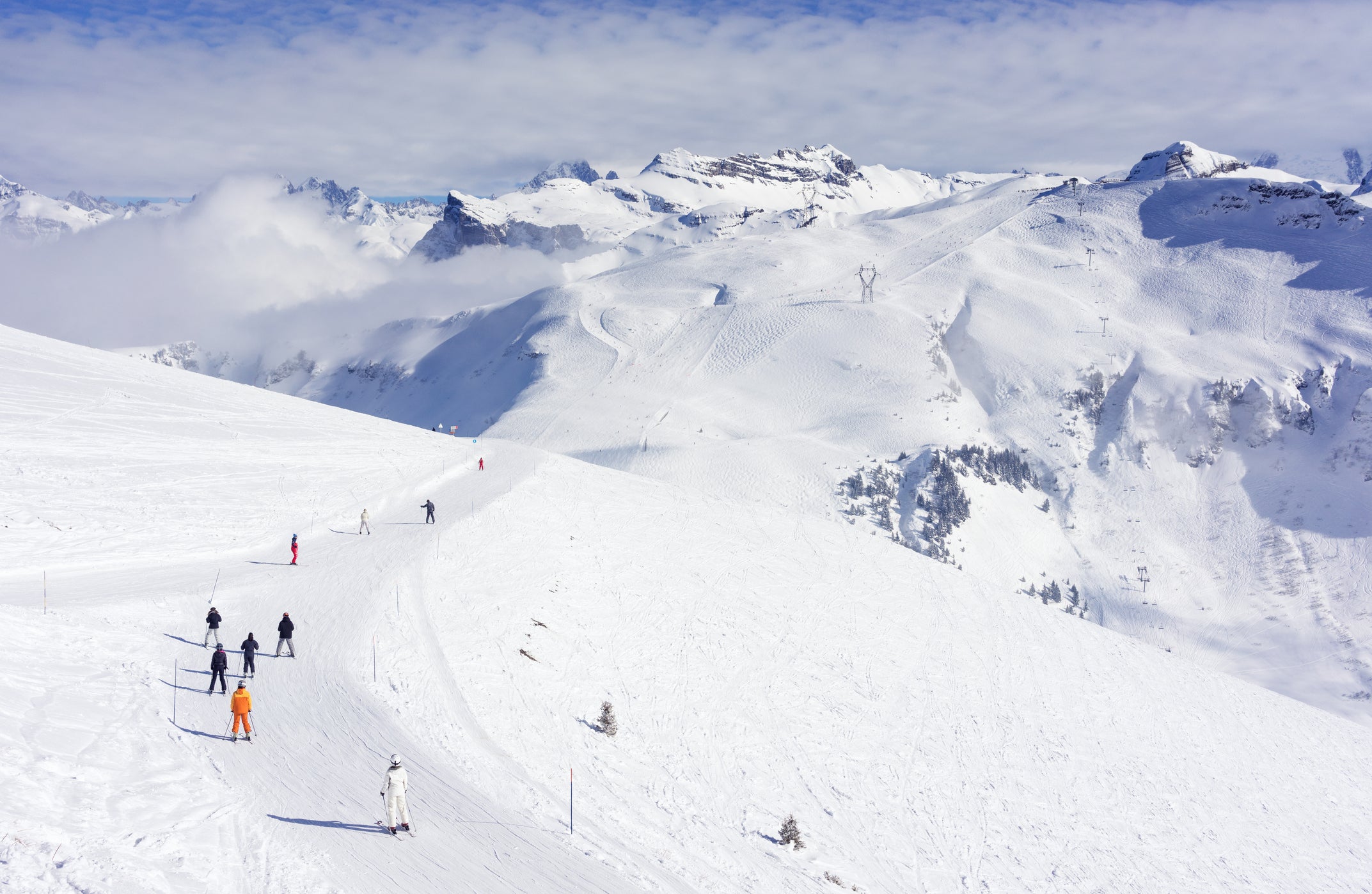 Samoëns no domínio de esqui Grand Massif de Haute Savoie está cheio de charme da aldeia