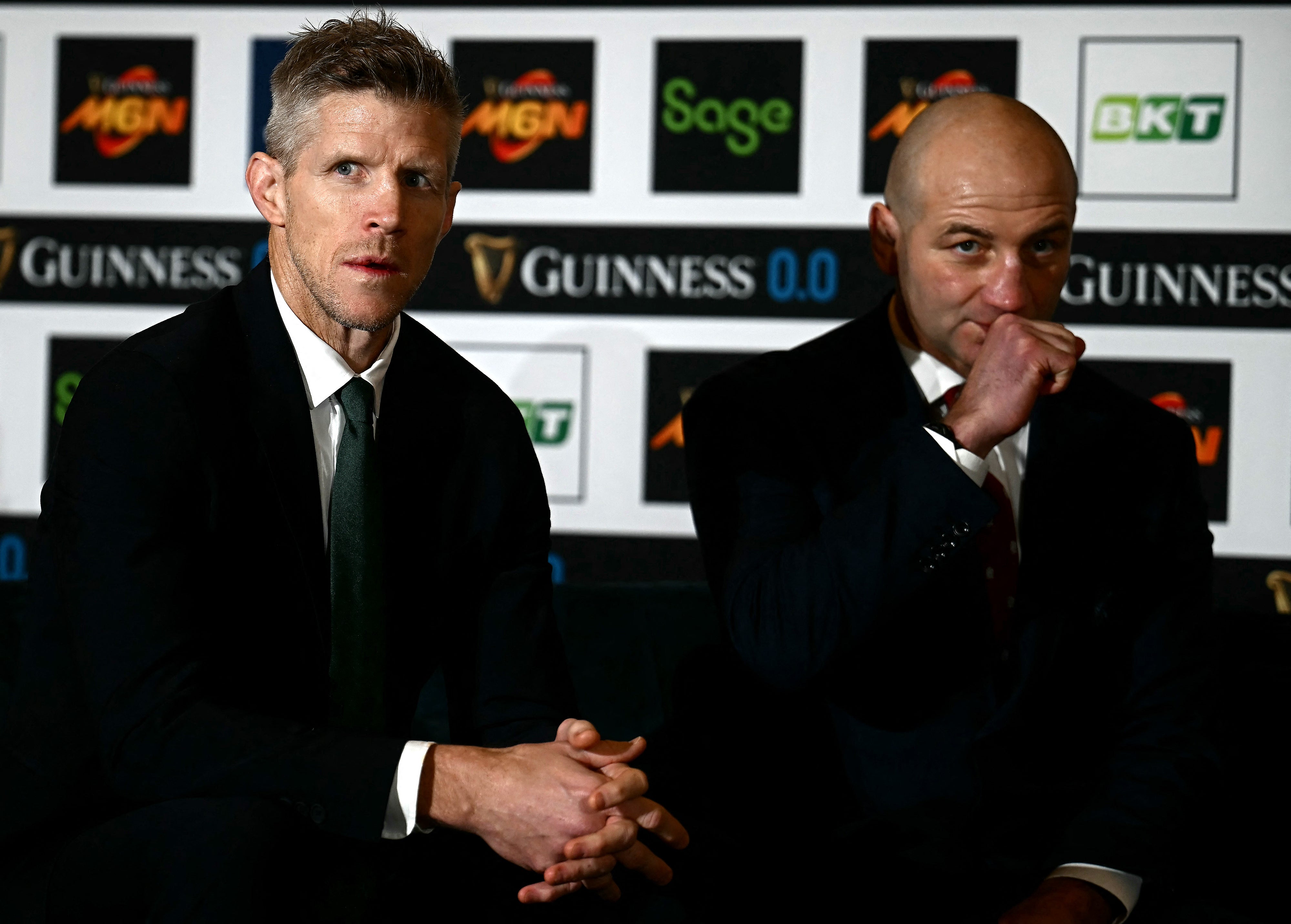 L'allenatore dell'Irlanda Simon Easterby (L) e il capo allenatore dell'Inghilterra Steve Borthwick