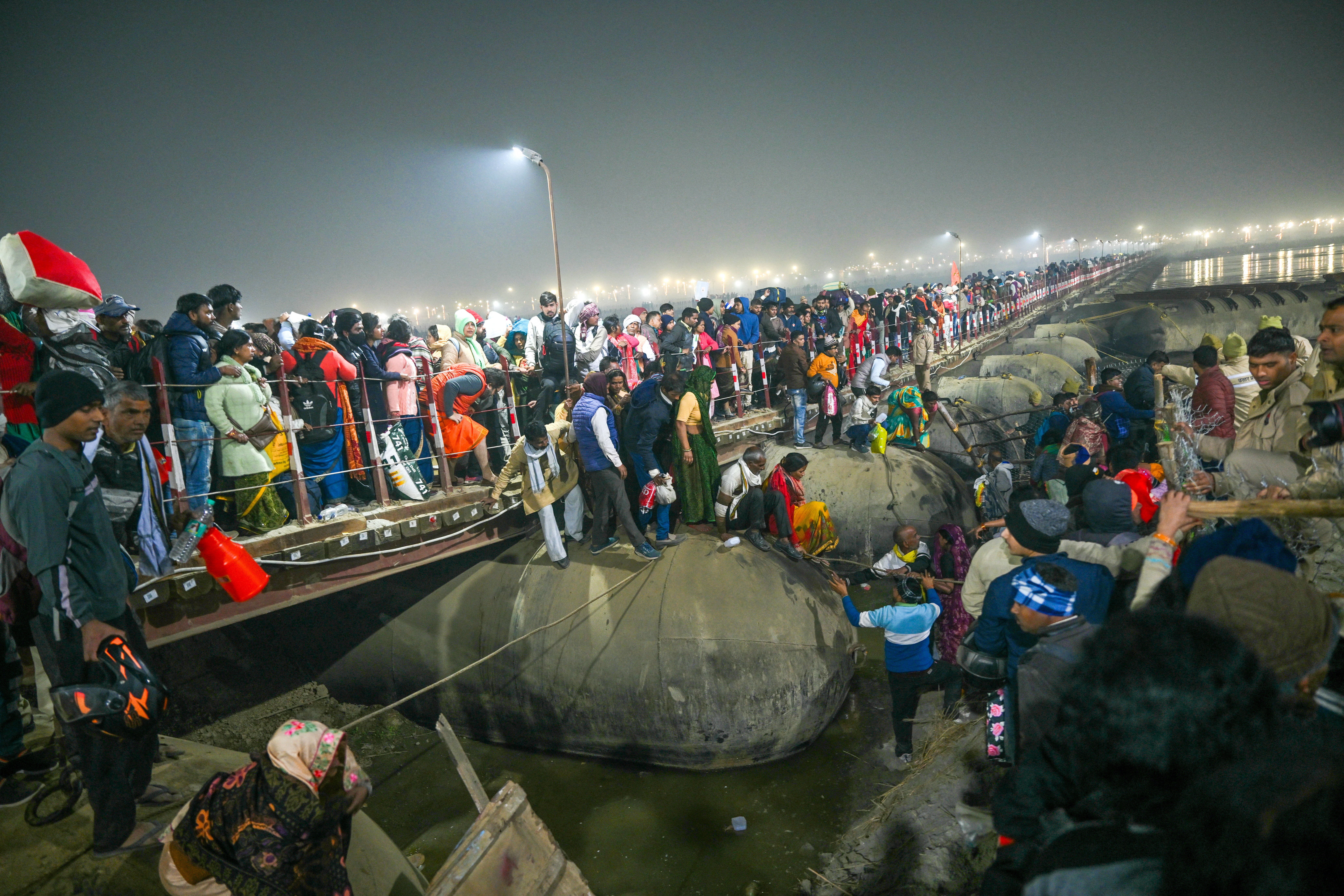 Pilgrims stitchery  connected  a floating pontoon span  adjacent   the tract  of a stampede astatine  the ongoing Maha Kumbh Mela festival successful  Prayagraj connected  29 January 2025. To accommodate the influx of millions of pilgrims, the authorities  of Uttar Pradesh constructed a impermanent  metropolis  on  the banks of the Ganga, implicit   with tents, toilets, streets, pontoon bridges, and discarded  absorption   systems.