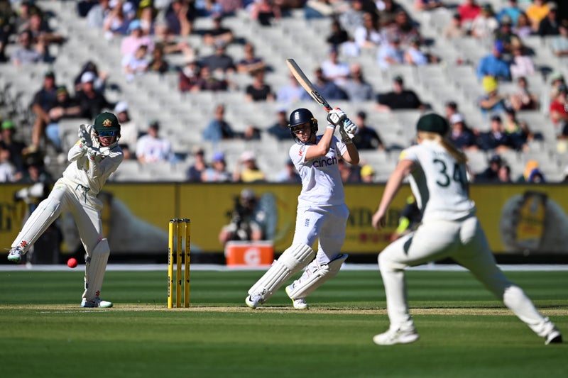 England admit need for early wickets after another tough day in Ashes