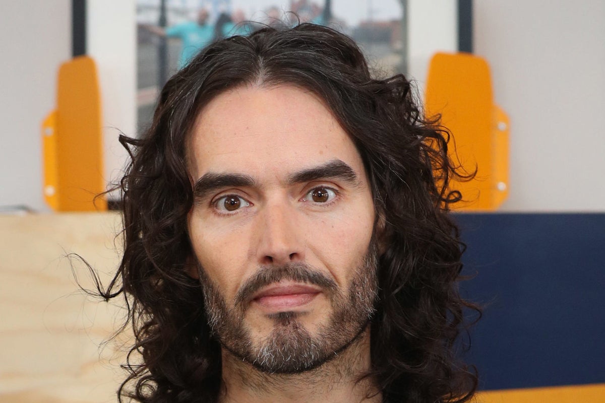 BBC apologises to staff over handling of Russell Brand complaints