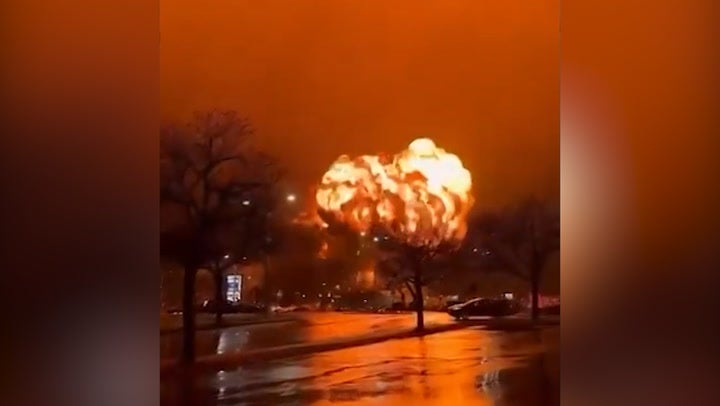 <p>Video captures moment air ambulance plane crashes and bursts into flames in Philadelphia.</p>