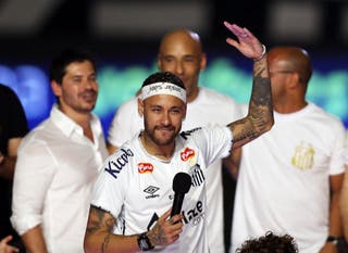 Neymar salutes the crowd on his return to Santos