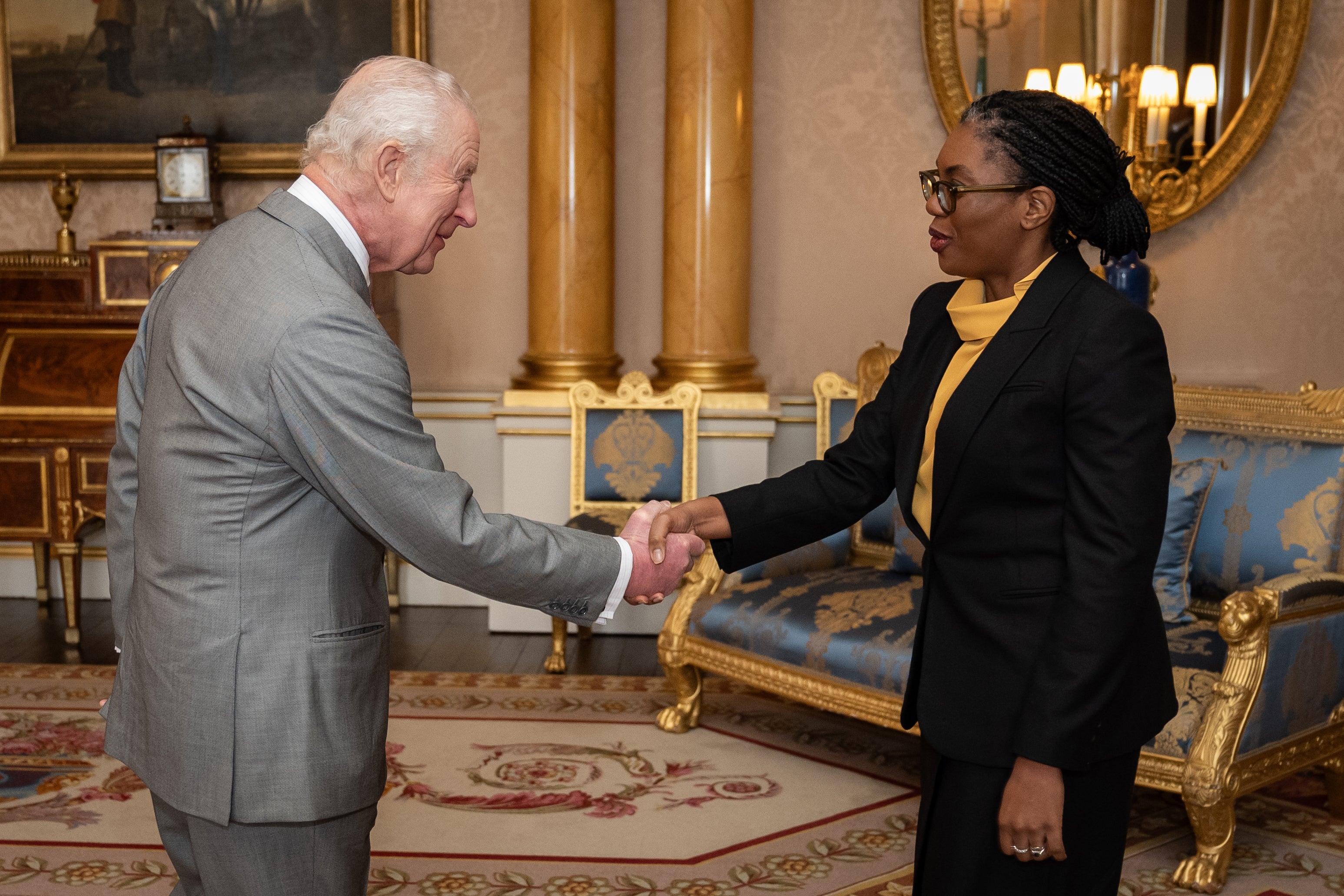 The king and Chemi Badenoc shaken the handshake at the beginning of the audience (Aaron Chaoon/PA)