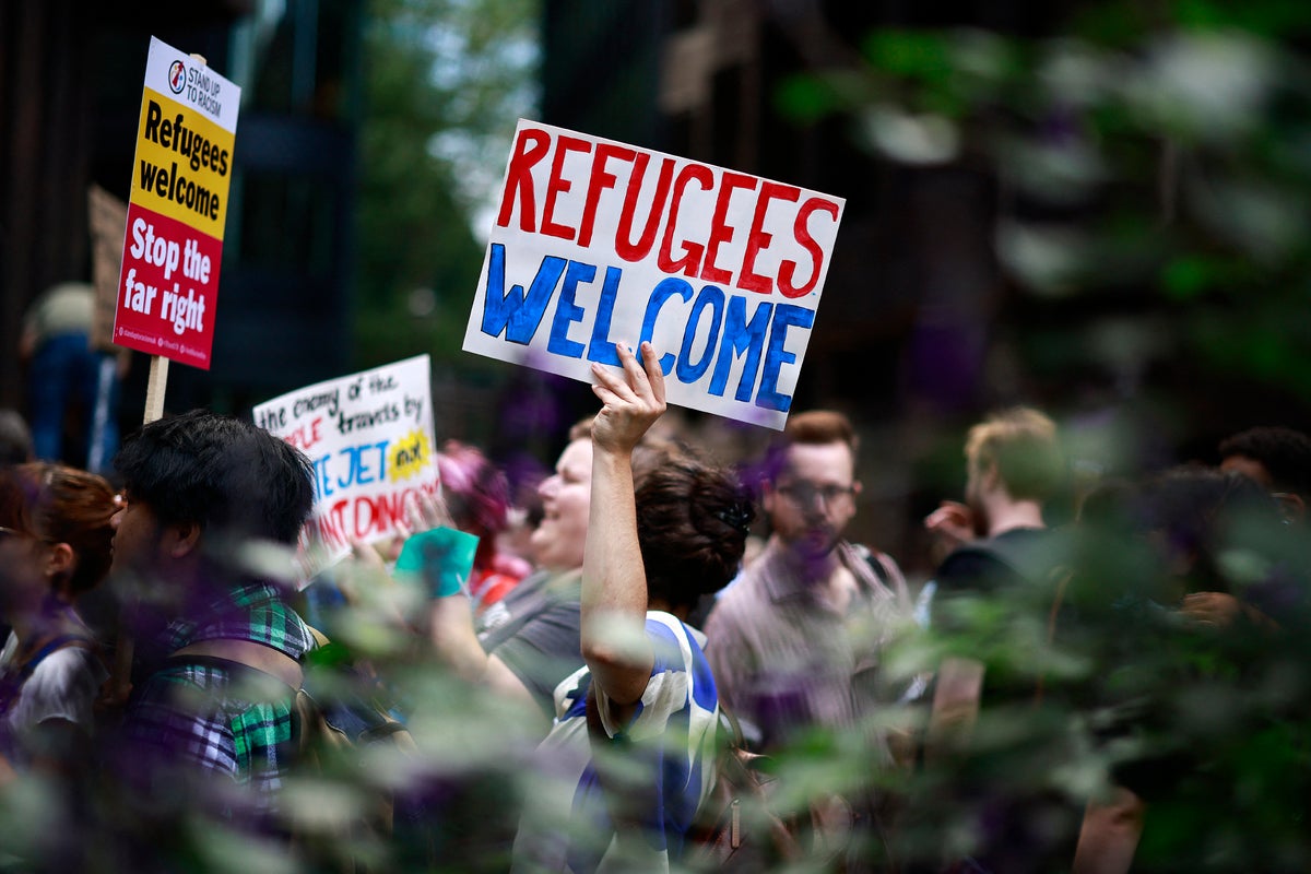 Britain should resettle at least 5,000 refugees each year, says cross-party group of MPs