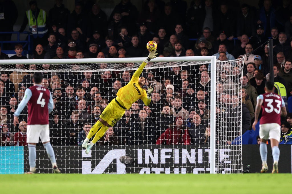 Alphonse Areola dives to save Cole Palmer’s free-kick