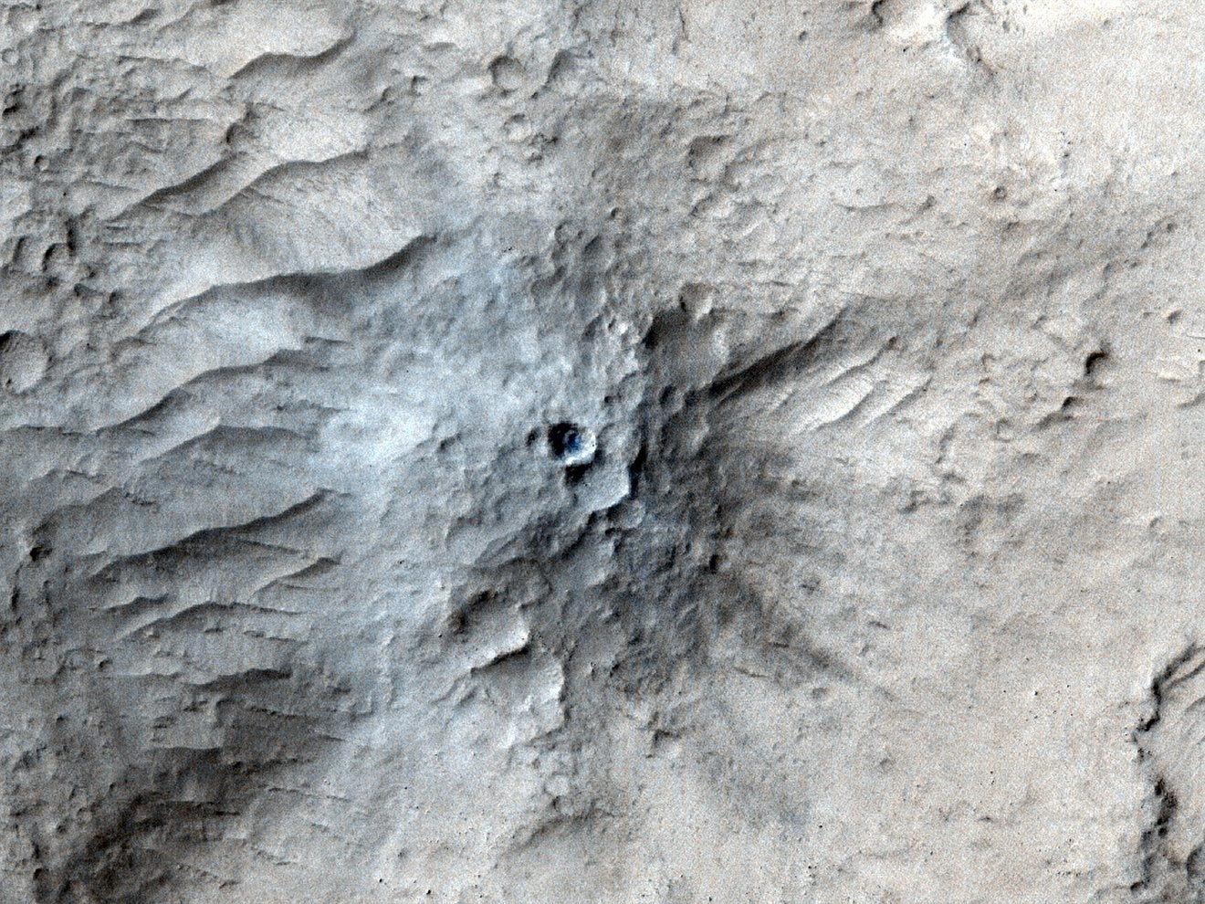 A Hirise Camera, NASA Mars, capturou essa cratera de colisão em março de 2021 na região de Cerberus Fossae Mars. A aparência dos cientistas na superfície foi emparelhada com um terremoto detectado pela NASA Insight Lander