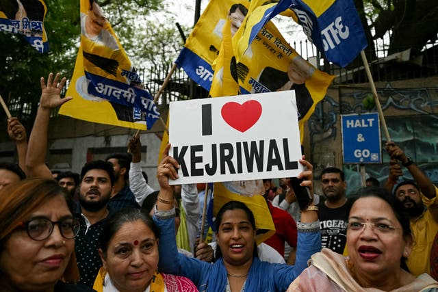 <p>Supporters of Aam Aadmi Party Arvind Kejriwal in Delhi</p>