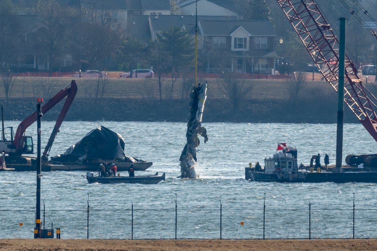 Recovery work resumes at the site of the deadly plane and chopper collision near Washington