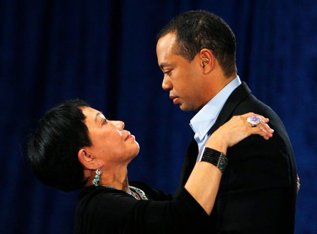 <p>Tiger Woods hugs his mother after publicly admitted infidelity in an emotional press conference in 2010</p>