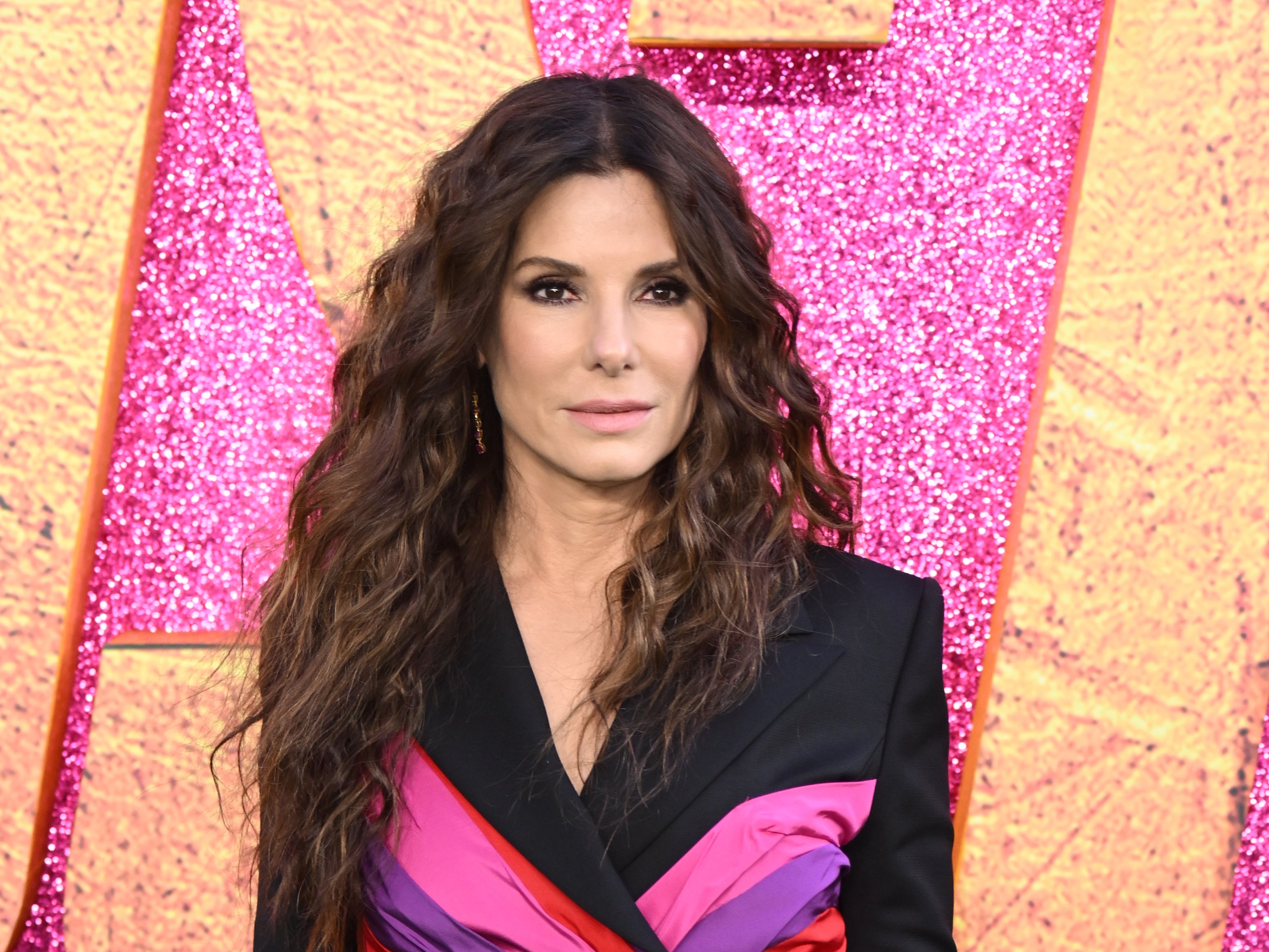 Sandra Bullock emite una declaración sobre la falsificación de las redes sociales