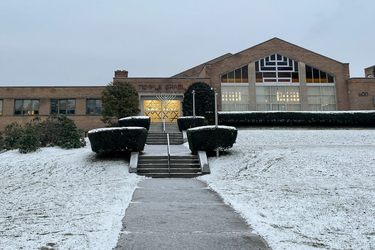 Man pleads guilty to federal charges for firing gun outside Jewish temple in upstate New York