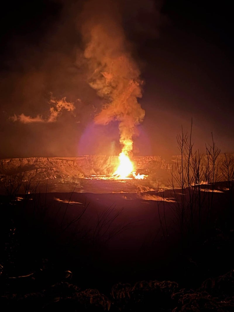 Gigantic lava fountains more than 250 feet high return to Hawaii volcano