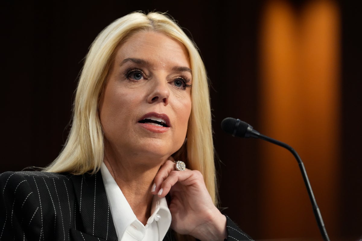 New AG Pam Bondi uses her first day in office to ban federal funds from  heading to 'Sanctuary Cities' | The Independent