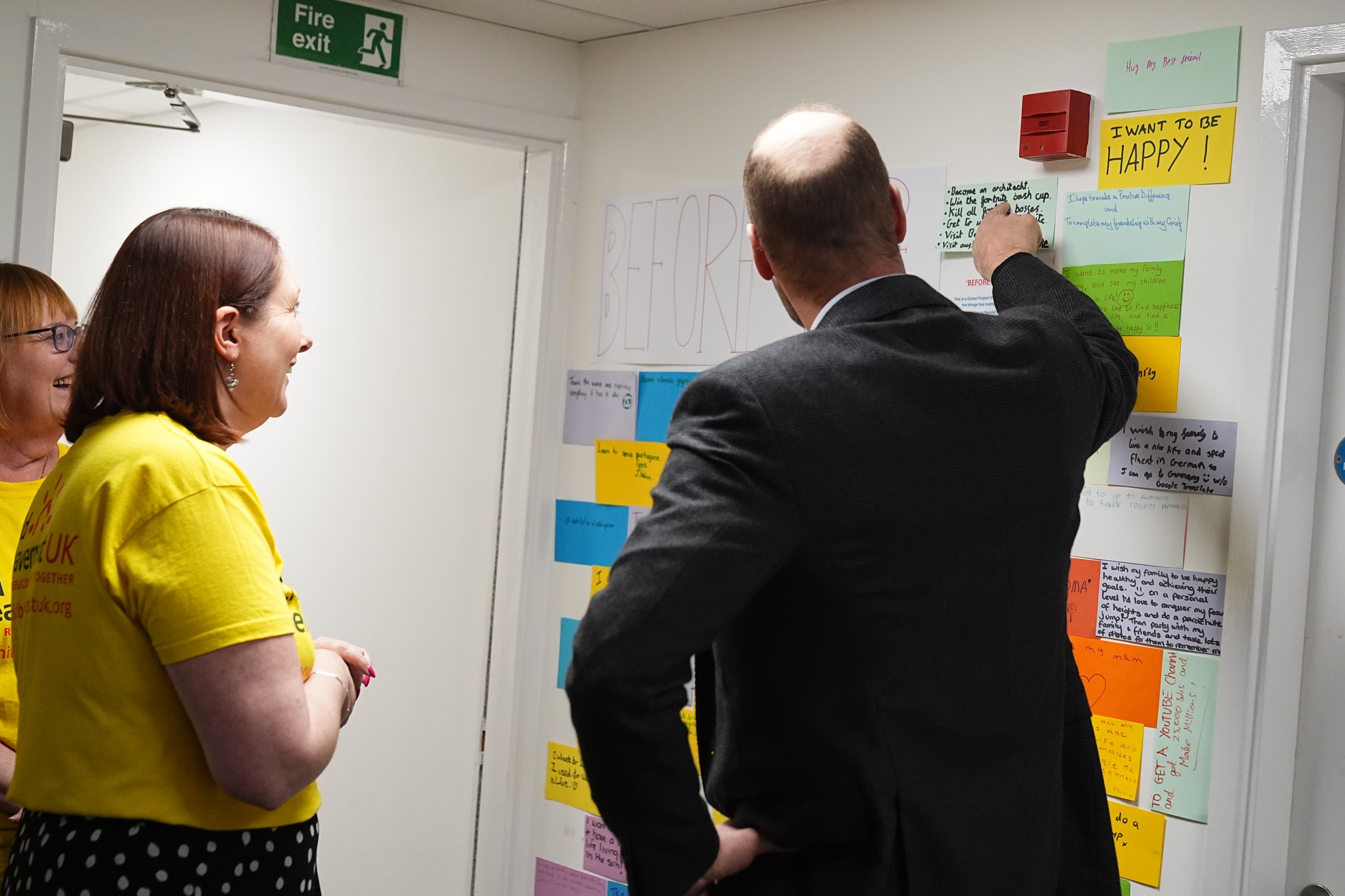 William was shown the charity’s “Before I Die” wall, made up of messages from people detailing what they wanted to achieve before they died