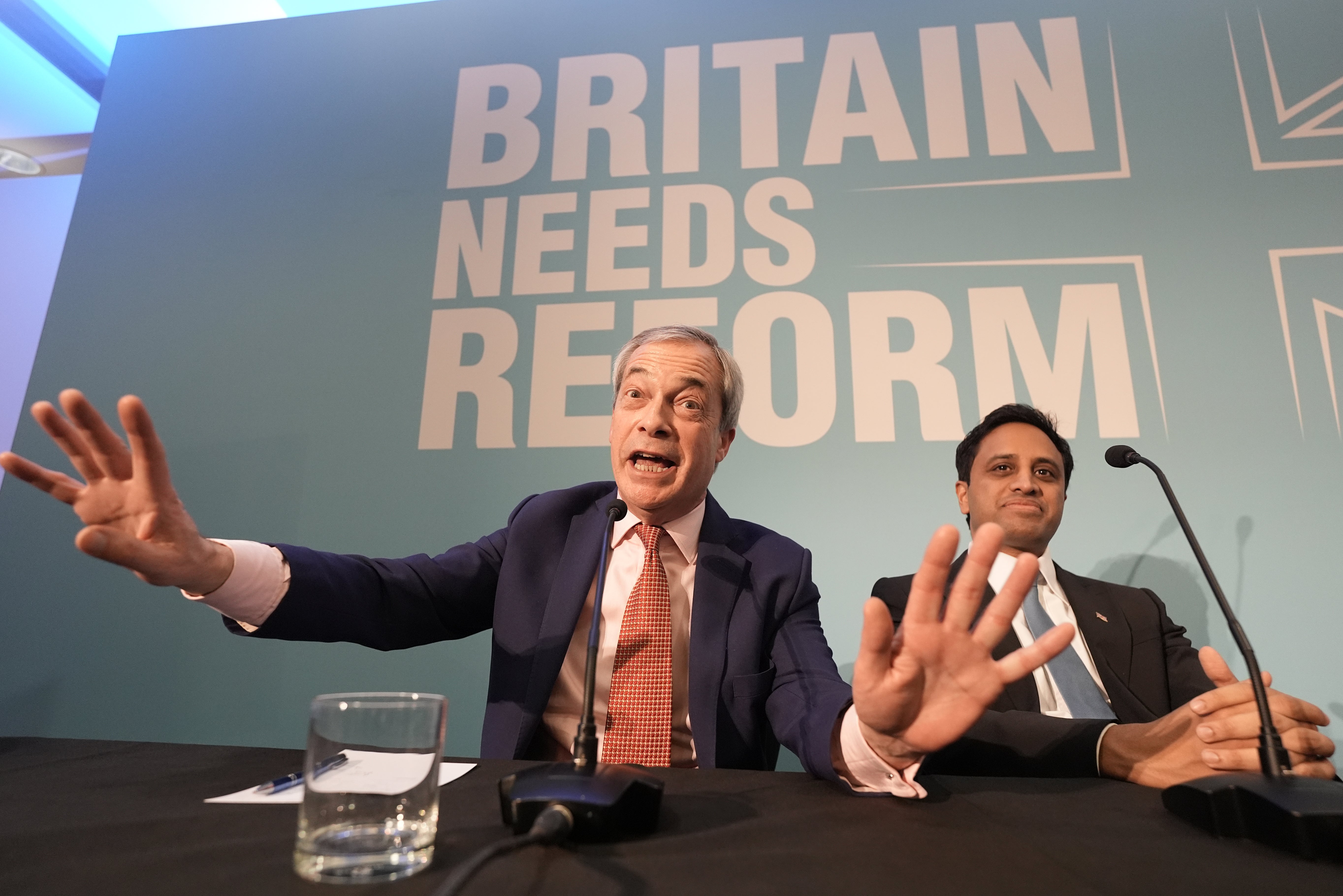 Farage and Yusuf at a press conference