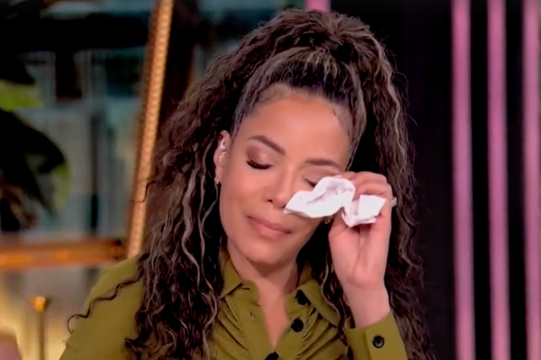 Sunny Hostin wipes away a tear while discussing the death of her aunt on ‘The View’