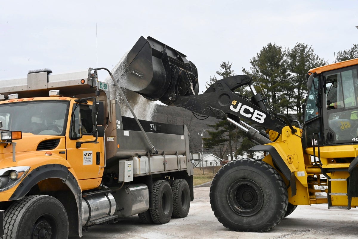 Storm threatens significant ice accumulations in several mid-Atlantic states, forecasters say