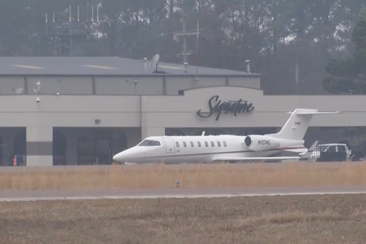 Armed teen demands plane at airport before hero pilot stops him: Police Armed teen demands plane at airport before hero pilot stops him: Police