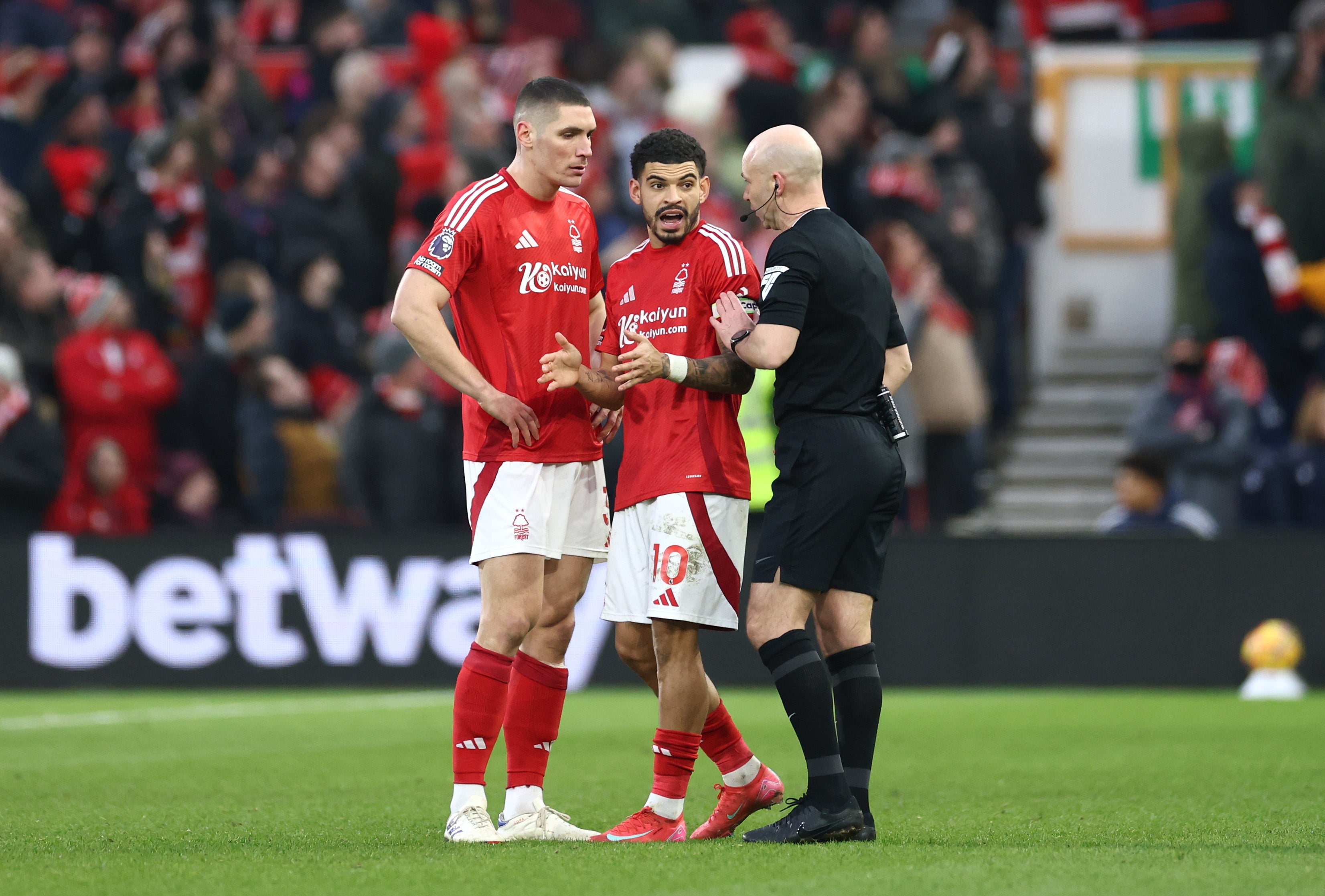 Morgan Gibbs-White and Nikola Milenkovic of Nottingham Forest react towards referee Anthony Taylor