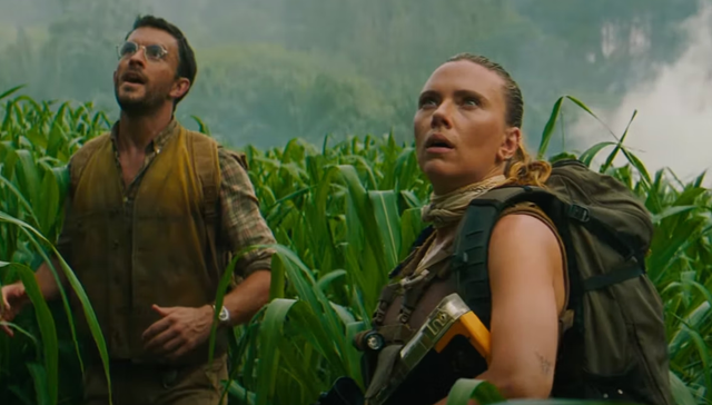 <p>Jonathan Bailey and Scarlett Johansson in ‘Jurassic World Rebirth’ </p>