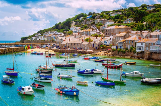 <p>The beautiful beach at Mawgan Porth is one of the many beautiful holiday hot spots Cornwall has to offer </p>