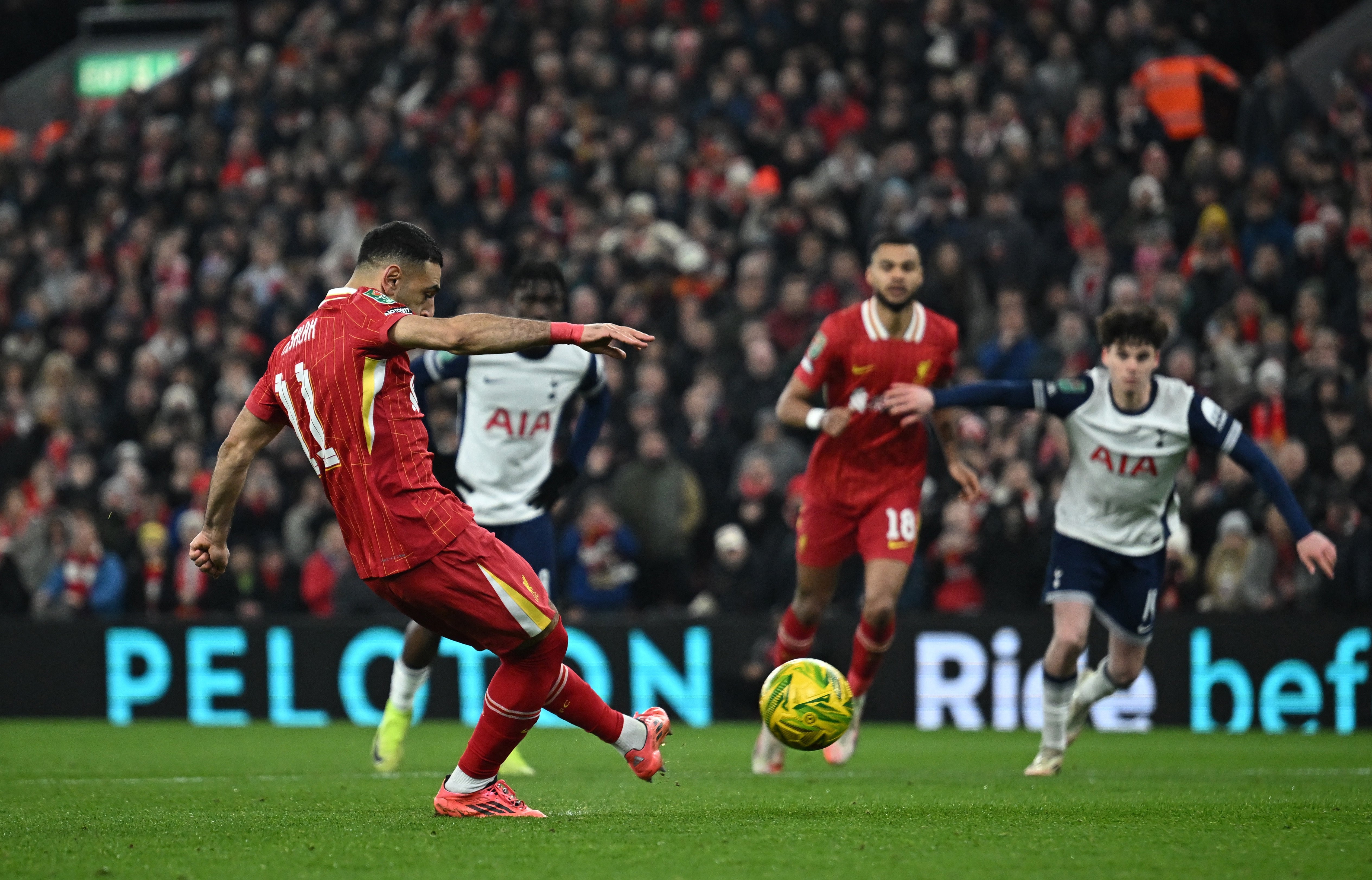 Mo Salah si è convertito dal rigore per dare a Liverpool il comando in questa cravatta