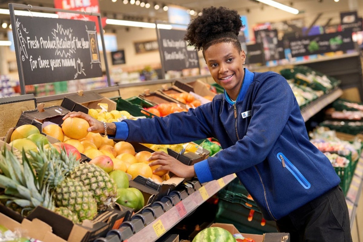 Aldi to give workers pay rise in bid to remain best-paying supermarket