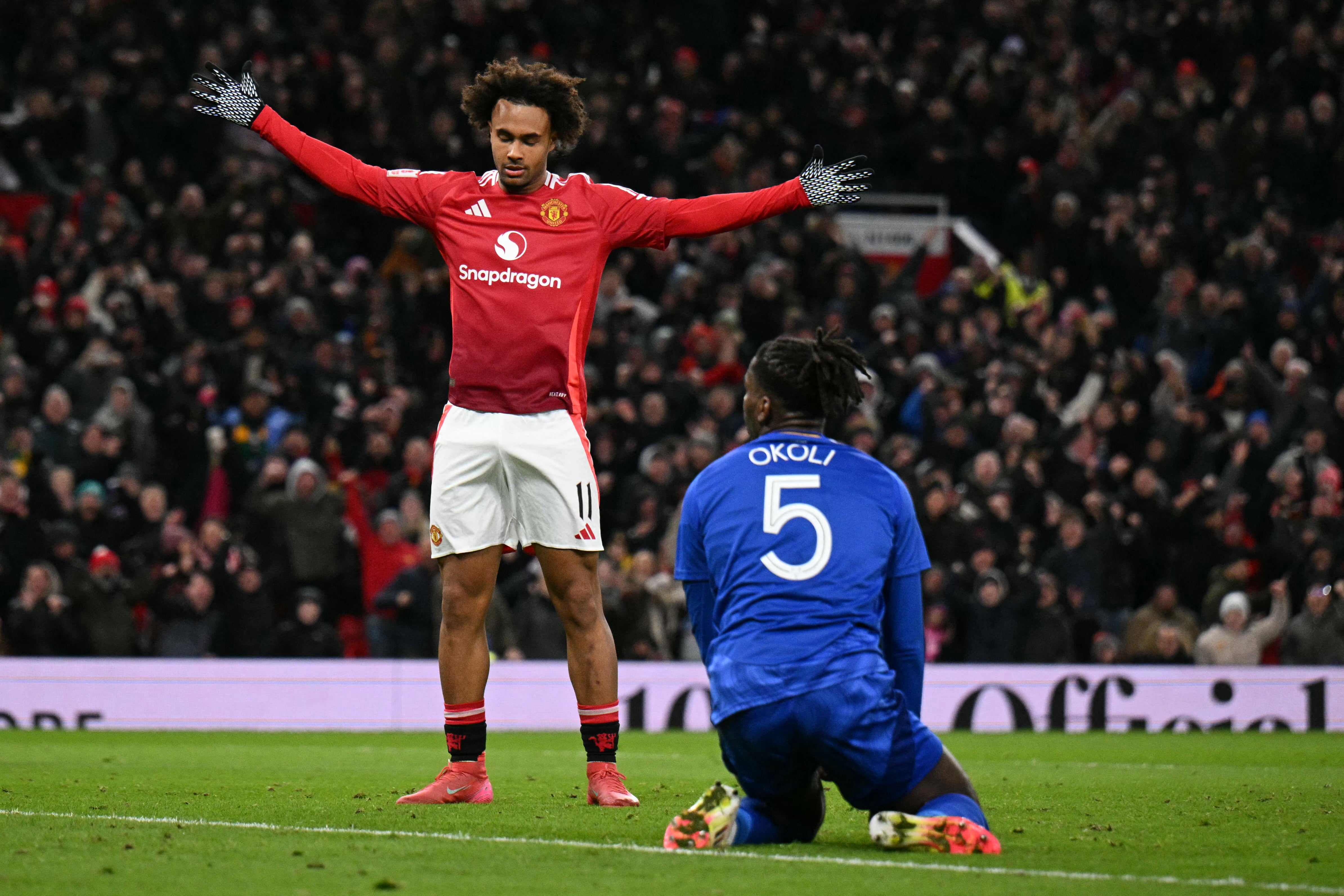 Zirkzee celebrates after scoring the leveller