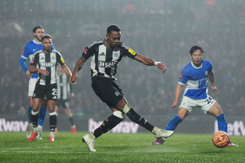 Joe Willock stars as controversial goal helps Newcastle battle by Birmingham