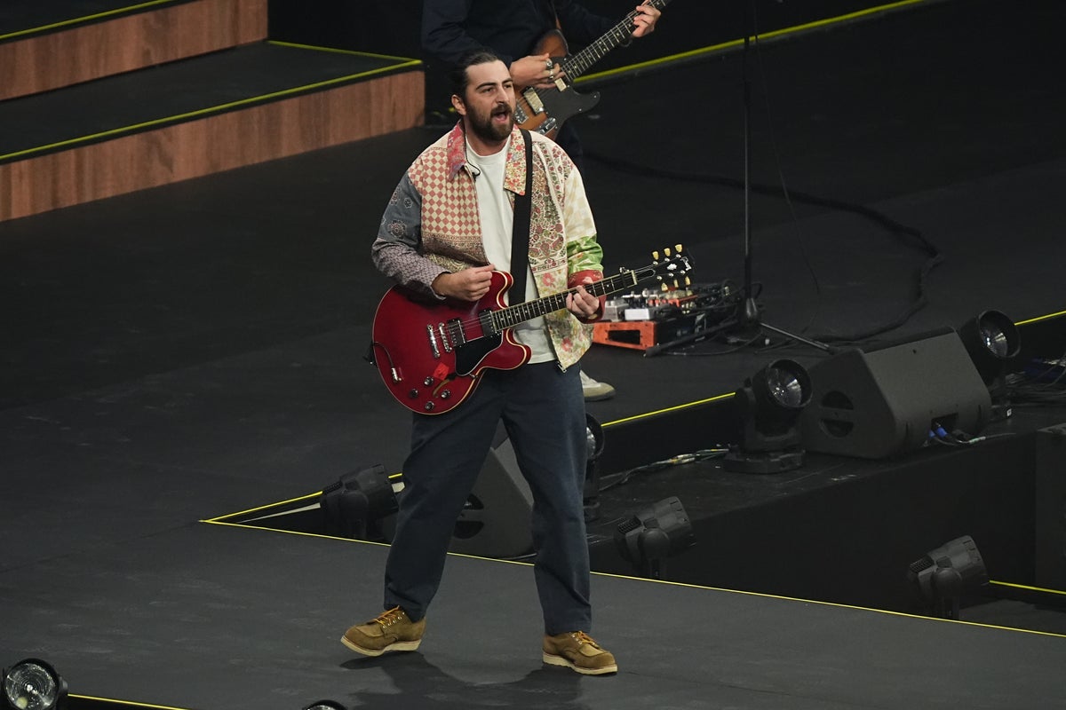 Noah Kahan apologises after last-minute cancellation of New York show