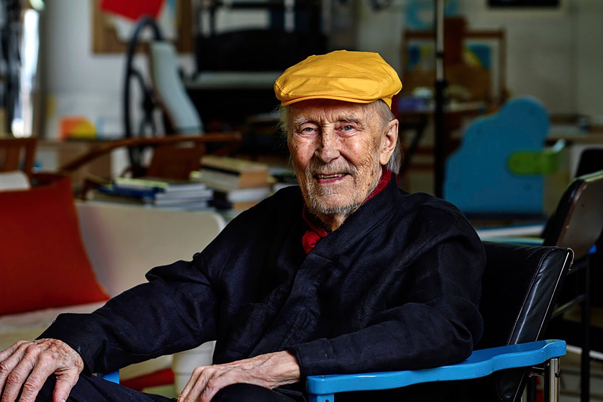 Finnish designer Yrjö Kukkapuro, whose postmodern chairs graced waiting rooms and museums, dies