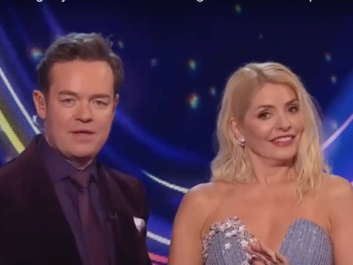 <p>‘Dancing on Ice’ hosts Stephen Mulhern and Holly Willoughby</p>