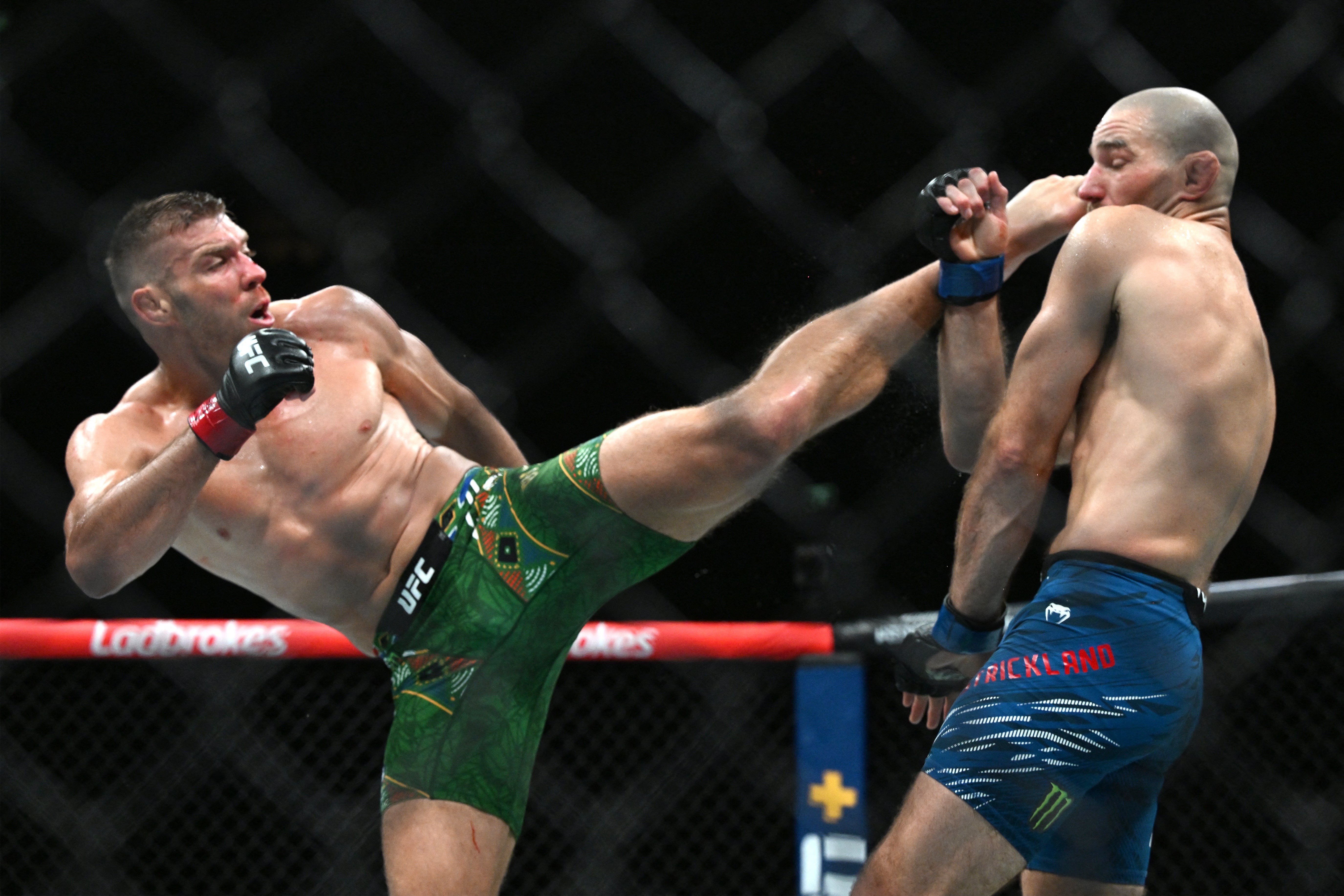 Sean Strickland (right) and Dracus Du Plateis in a recent UFC fight