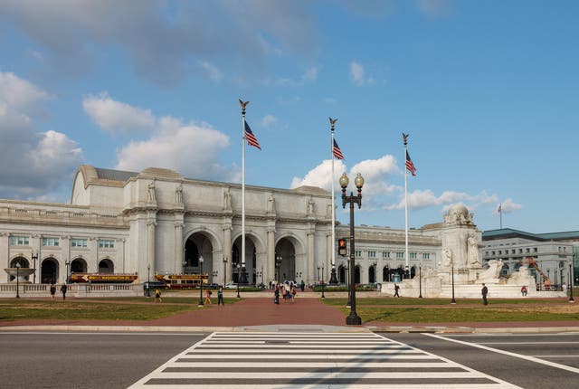 <p>La policía está investigando después de que una persona resultara herida de gravedad en un tiroteo en la Union Station de Washington D.C.</p>