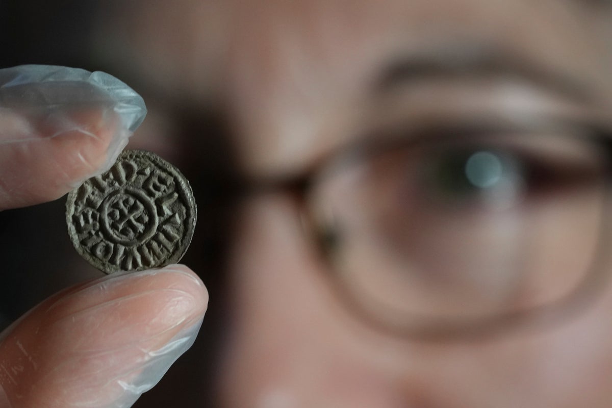 With metal detectors and patience, amateur treasure hunters unearth pieces of British history