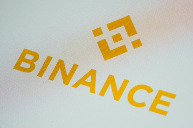 SEC requests a pause in legal battle with Binance as the agency adapts a crypto-friendly stance