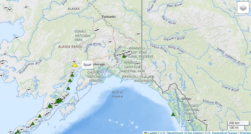 Os cientistas estão monitorando vulcões usando dados sísmicos e satélites. Se desaparecer, Mount Spir pode afetar a cidade de Incentivar e o Parque Nacional Denali