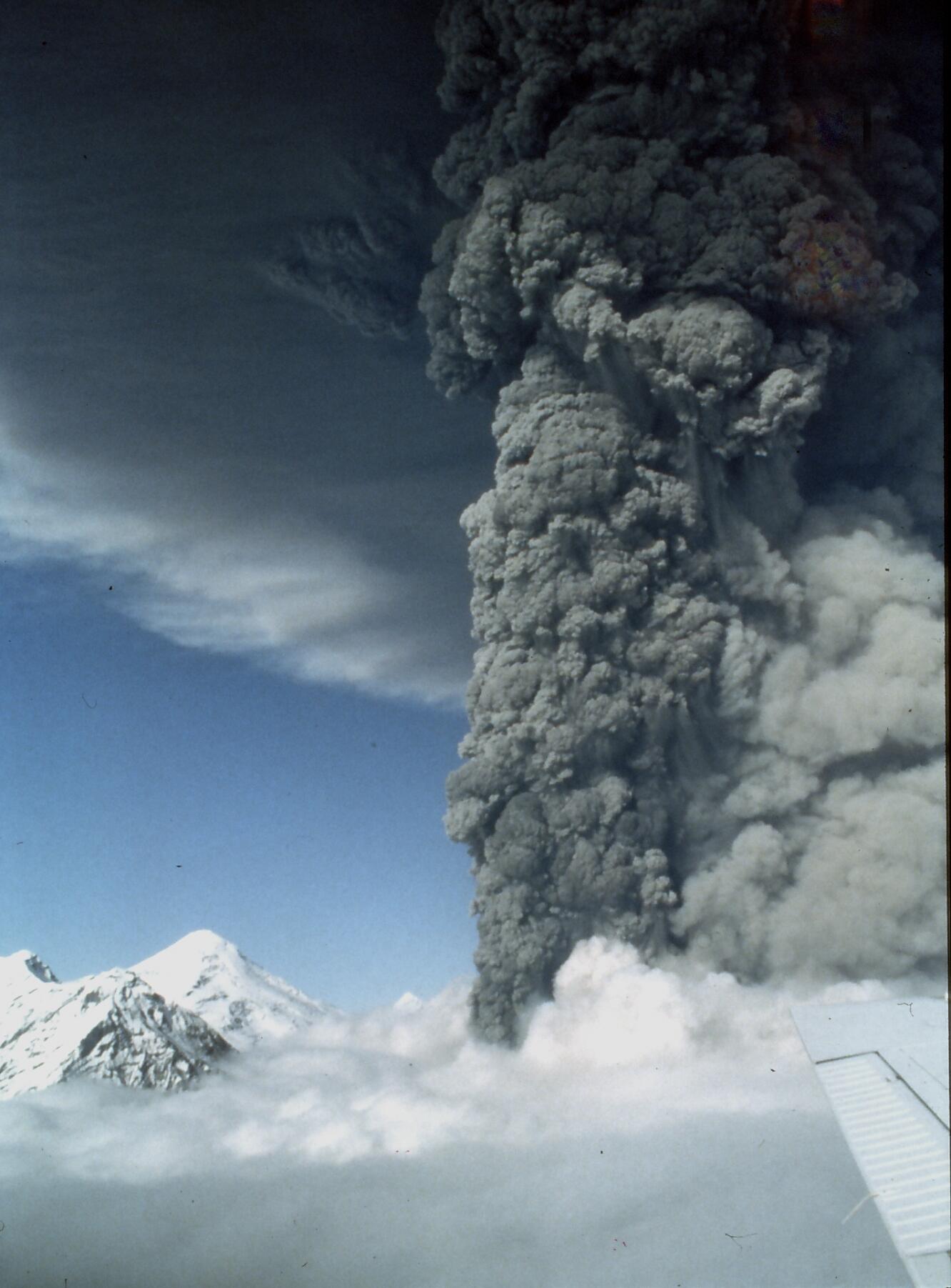 A explosão final ocorreu em Mount Spir, 1953 e 1992. O vulcão enviou as cinzas para as nuvens no sudeste do Alasca, que viajou como Atlântico Norte em 1992