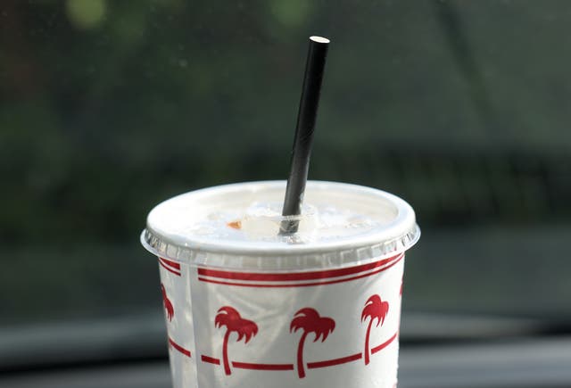 <p>President Donald Trump has blasted the use of paper straws in recent days, signing an executive order to reverse federal purchasing policies that encourage paper straws and restrict plastic ones. But, what straws are the best?</p>