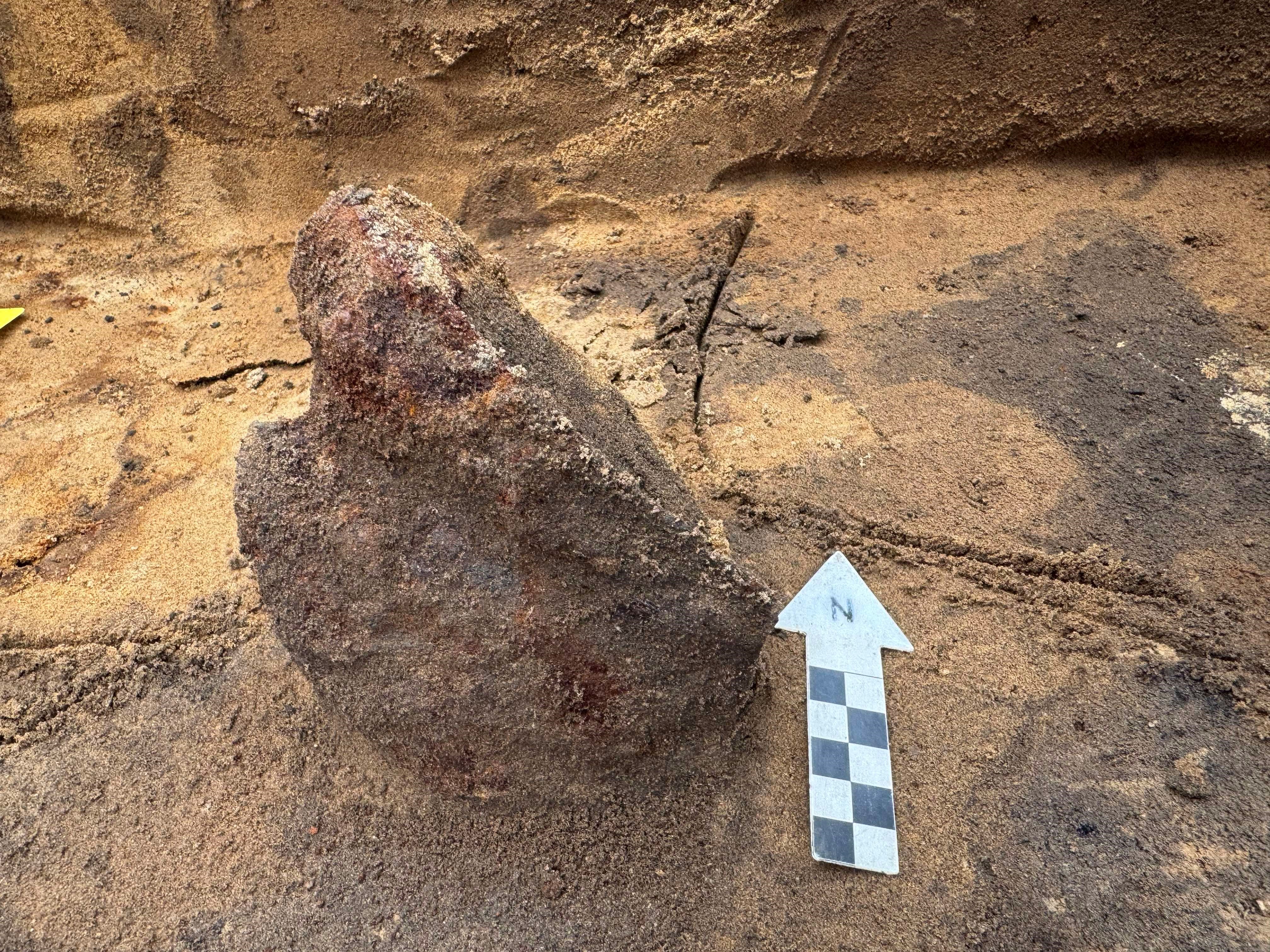 Um capacete foi descoberto no sítio arqueológico dinamarquês