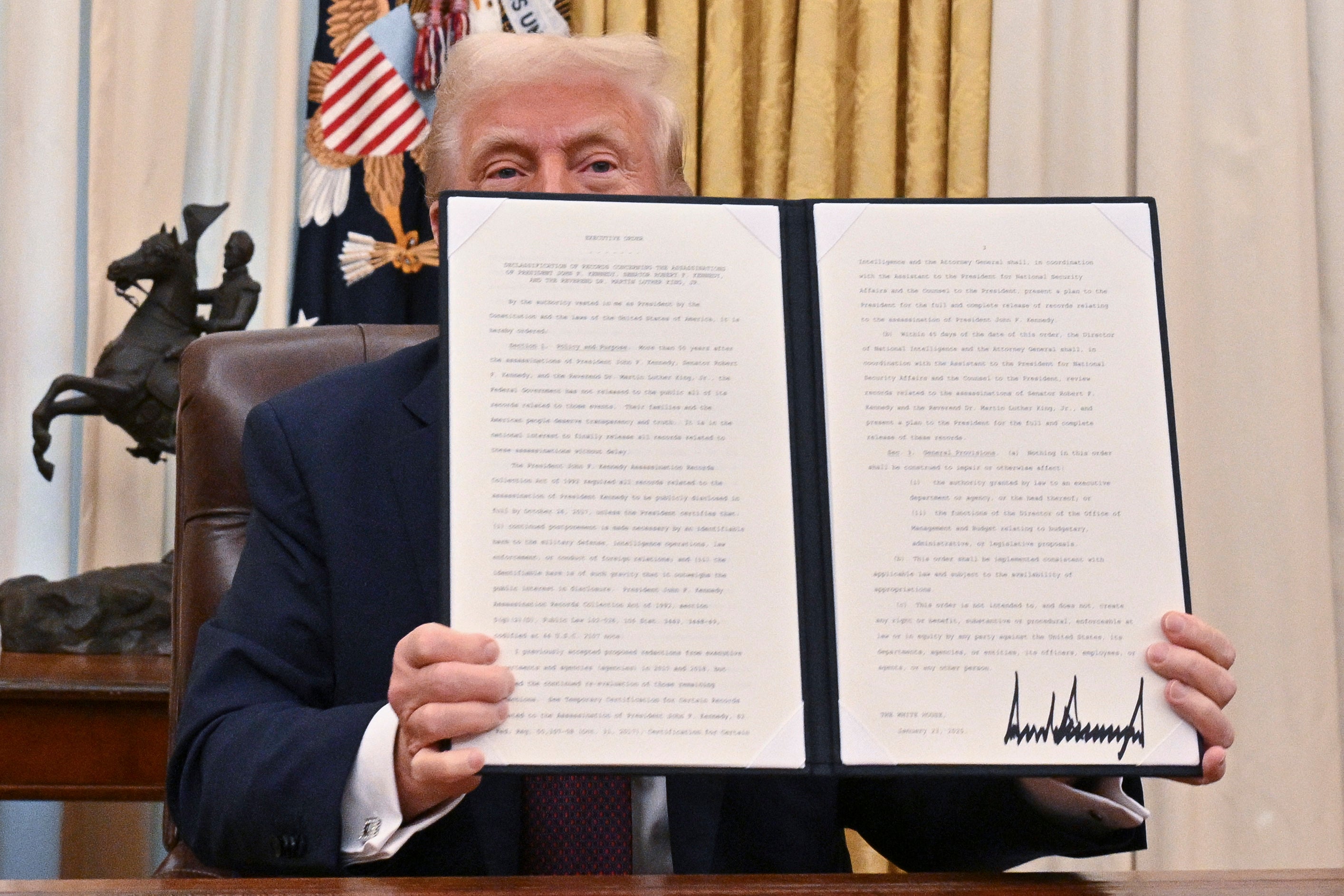 Trump signs an executive order calling for the declassification of files related to the assassination of JFK