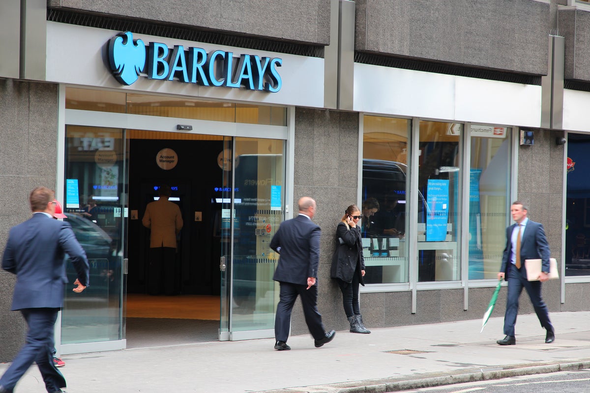 Barclays to hand share award worth £500 to staff after yearly profits surge by a quarter Barclays to hand share award worth £500 to staff after yearly profits surge by a quarter